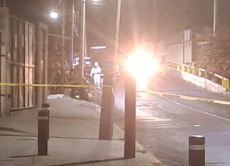 Motosicarios ejecutan a un hombre en la colonia El Durazno, la noche de este sábado.