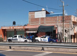 Unidad de la Policía Municipal de Celaya resultó con daños después de una persecución en la comunidad de San Juan de La Vega.