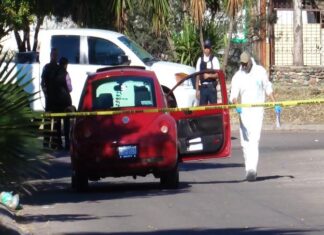 Un hombre que viajaba abordo de un vehículo en la colonia Lomas, en León, fue asesinado a balazos está mañana.