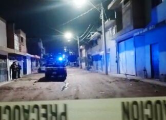 Un hombre fue asesinado a balazos al interior de su domicilio en la colonia Santa Clara en León; la noche de este lunes.