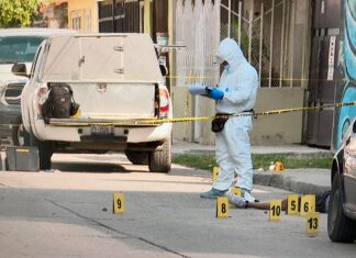 Dos hombres fueron asesinados a balazos en calles de la colonia San Pedro, en León; la tarde de este jueves.
