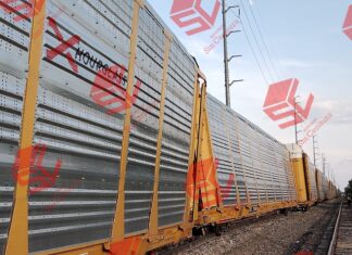 Se descarrilan 26 vagones cargados con camionetas nuevas en León.