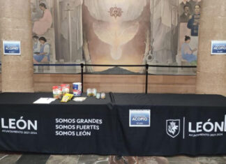 Presidencia municipal de León instala centro de acopio en el patio de la casa municipal.