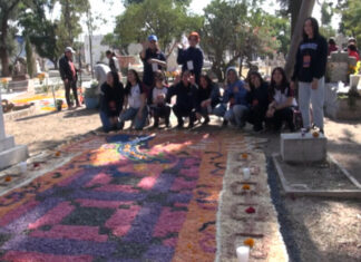Ebellecen panteones de León. Invitan a estudiantes a elaborar catrinas y tapetes.