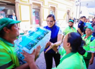 DE LEÓN CON AMOR SALE UN TRÁILER CARGADO DE VÍVERES HACIA GUERRERO