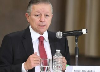 Arturo Zaldivar presenta su renuncia a la Suprema Corte de Justicia.