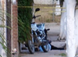 Fiscalía estatal investiga el crimen de un hombre en la colonia Echeveste 2000, en León.