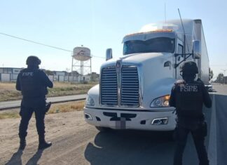 Un muerto y un detenido en Juventino Rosas en agresión armada contra elementos de las FSPE, tras detectar tráiler con reporte de robo.