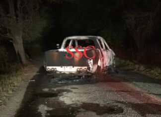 Localizan camioneta incendiada en el camino de acceso a la comunidad de El Fénix, en Salvatierra; encontraron el cuerpo sin vida de un hombre en su interior.