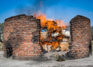 Personal de la Guardia Nacional y SEDENA tras los diferentes aseguramientos por los tres ordenes de gobierno, incineraron 344 kilos de narcóticos.