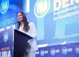 Libia Dennise García Muñoz Ledo se registra como precandidata delPAN al gobierno de Guanajuato.
