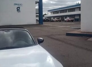 Se derrumba el techado del patio central de la escuela secundaria Héroes Salmantinos en la colonia El Edén en Salamanca.