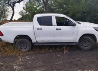 Asegura FSPE camioneta con luces estroboscópicas tipo policial en Villagrán