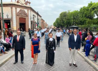Desfilan para conmemorar el 113 aniversario de la Revolución Mexicana.