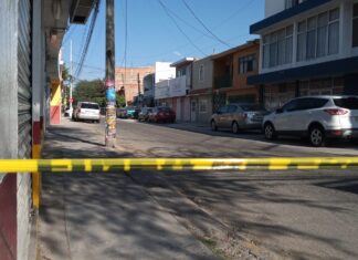 Dos personas fueron atacadas a balazos en una tienda de ropa en el Barrio de San Juan en Celaya.