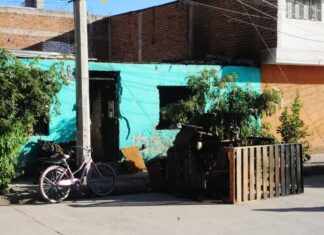 Un adulto mayor murió a consecuencia de un incendio en su domicilio en la colonia, Santa Rosa de Lima en León.