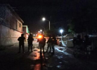 Una mujer fue agredida a balazos en la colonia Del Bosque en Celaya; fue trasladada grave para su atención médica.