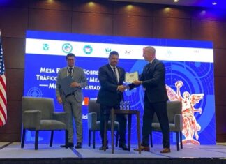 ESTADOS UNIDOS RECONOCE A LA FISCALÍA DE GUANAJUATO POR OBTENER EL 1ER LUGAR A NIVEL ESTATAL EN CONTRIBUIR A ERRADICAR EL TRÁFICO DE ARMAS ENTRE EUA Y MÉXICO.