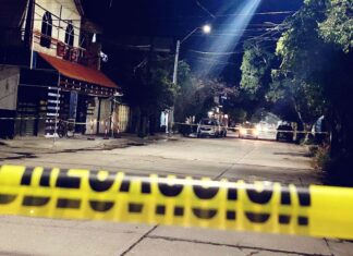 Dos hombre fueron baleados al interior de una barbería en la colonia de San Sebastian, en León.