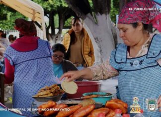 Realizan tercera feria de » Mujeres Emprendedoras en Santiago Maravatio .