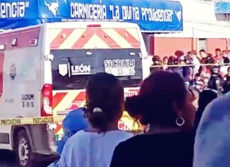 Un menor de edad muertos y dos lesionados fue el.saldo de un ataque armado en una carnicería en la colonia La Escondida en León.