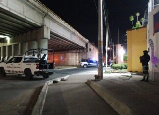 Encuentran colgado de un puente vehicular el cuerpo sin vida de un hombre en Celaya.