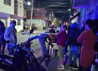 Un joven que viajaba en una motocicleta falleció después de impactarse contra un poste de concreto en Salamanca.