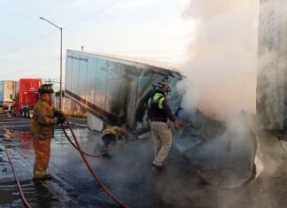Caja de tractocamión se incendió provocando la movilización de los cuerpos de emergencia, en Salamanca.