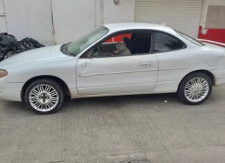 La Policía de León detuvo a tres hombres por presunto robo con violencia a comercio