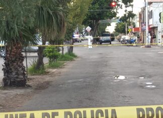 Un hombre fue asesinado a balazos al interior de un vehículo en la colonia San Juanico, en Celaya; se presume lo venían persiguiendo.