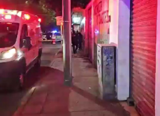 Un hombre fue ejecutado al interior del Bar Flamingos, en la colonia El Eden, en Salamanca; la noche de este martes.