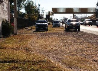 Confirman autoridades que fueron cuatro personas del sexo masculino localizadas sin vida al interior de una camioneta en Sarabia.