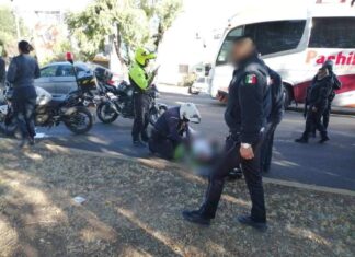 Arrollan a moto patrullero en Morelia.