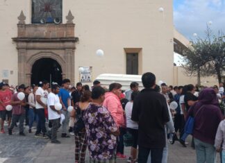 Emotivo adiós a la pequeña Isabel de seis años de edad, quien murió la noche del sábado tras recibir disparos de arma de fuego en Celaya.