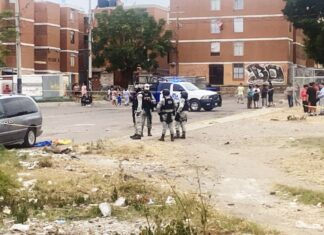 Tres jóvenes fueron atacados a balazos en la colonia Las Hilamas en León, uno de ellos se reporta grave; hay un detenido.