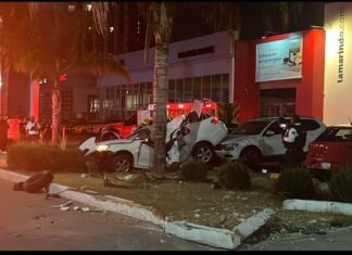 Choque y Volcadura dejo un saldo de una mujer fallecida y otra más lesionada de gravedad en León.