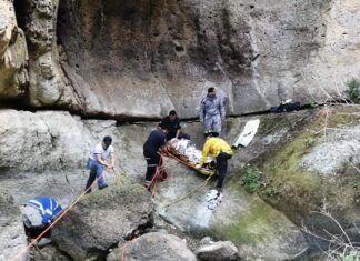 Rescatan a senderista de León, quien sufrió un accidente en la comunidad de La Loma en Moroleon.