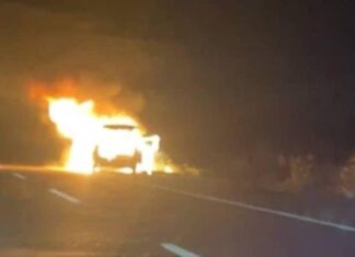 Localizan el cuerpo calcinado de una persona al interior de un vehículo incendiado en la carretera Celaya- Comonfort.