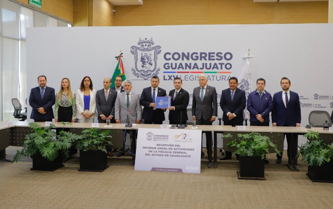 El Fiscal General Carlos Zamarripa, entregó a representantes de los ...