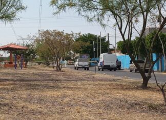 Un hombre murió al ser atacado a balazos cuando esperaba transporte urbano en Celaya.
