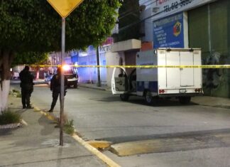 Ataque armado en una lavanderia de la colonia Tres Guerras, en Celaya, dejo un saldo de dos personas sin vida.