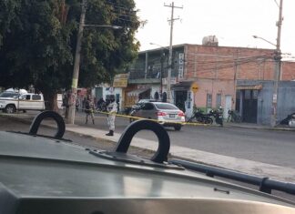 Un hombre fue asesinado al interior de una farmacia en el camino a Jofre, en Celaya.