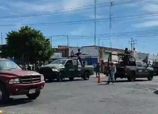 Enfrentamiento entre civiles armados y policías de Apaseo El Alto, dejo un saldo de una mujer policía lesionada.