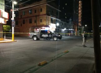 Balean a dos en una taquería de la colonia Del Parque en Celaya.