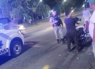 Fuerte accidente entre motociclistas en la Avenida Alma Barragán
