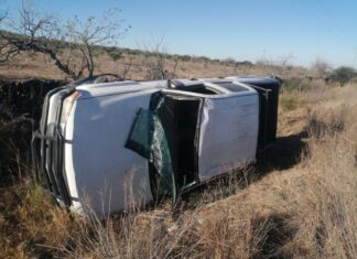 Volcadura e la carretera estatal Tarimoro- Apaseo el Alto; rescatistas no localizaron a ninguna persona en el vehículo