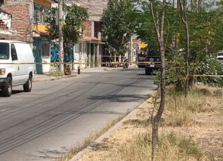 Dos hombres fueron asesinados al interior de una barbería en la colonia Valle de los Naranjos, en Celaya.