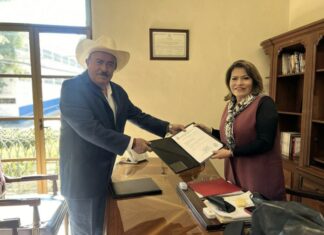 En medio de críticas a Morena, PRI postulará sospechosa candidatura indígena de Lorenzo Chávez Zavala.