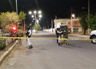 Dos hombres que platicaban frente a su domicilio en la comunidad de San Elías, en Celaya, fueron atacados a balazos.