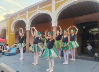 “Día Internacional de la Danza” ; a Dirección de Cultura del municipio llevó a cabo un evento en la explanada del Carmen en Salvatierra.